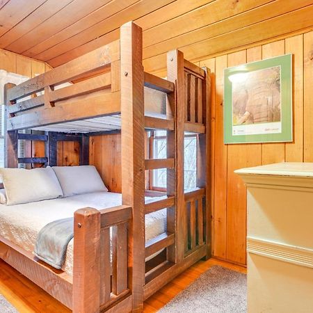 East Tawas Cabin With Deck, Backyard And Fire Pit! Kültér fotó