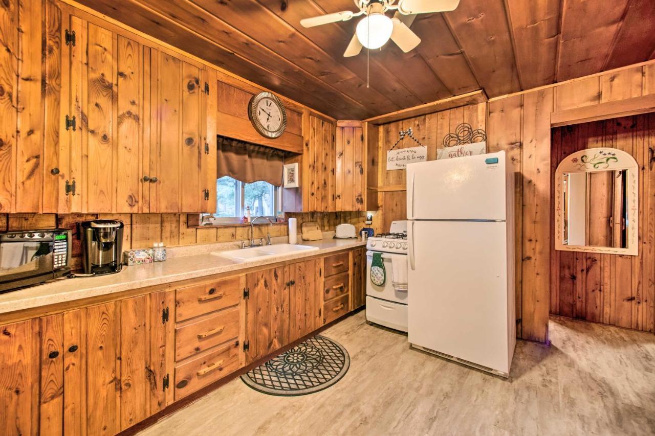 East Tawas Cabin With Deck, Backyard And Fire Pit! Kültér fotó