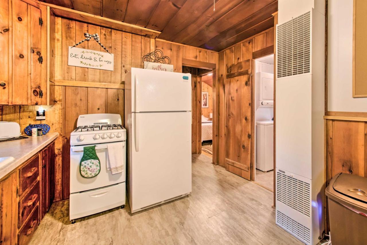 East Tawas Cabin With Deck, Backyard And Fire Pit! Kültér fotó