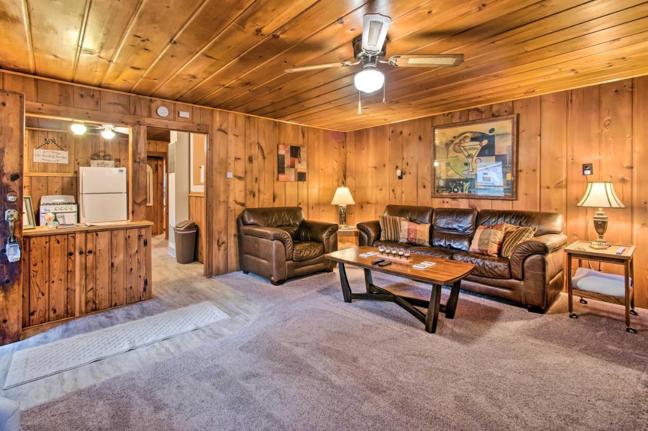 East Tawas Cabin With Deck, Backyard And Fire Pit! Kültér fotó