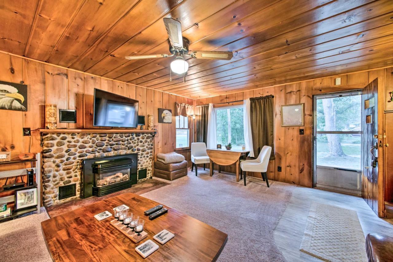 East Tawas Cabin With Deck, Backyard And Fire Pit! Kültér fotó