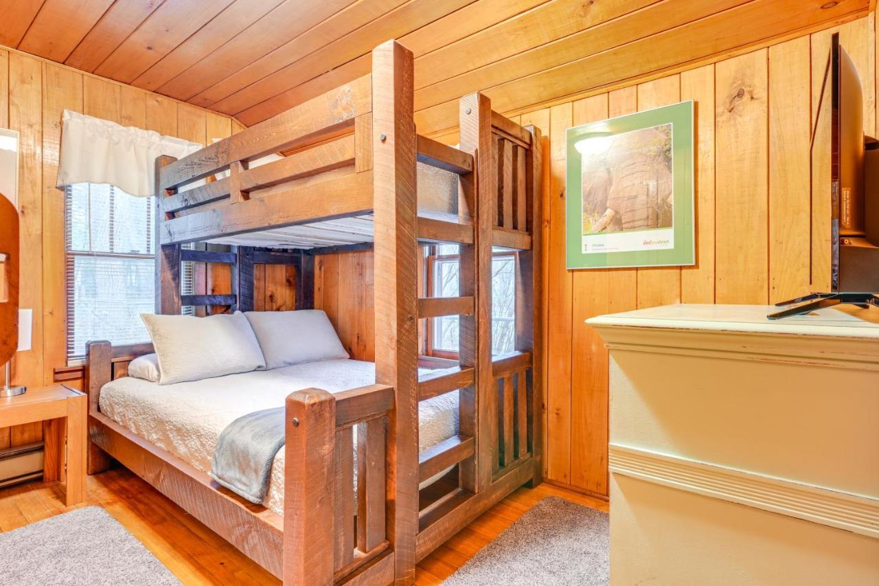 East Tawas Cabin With Deck, Backyard And Fire Pit! Kültér fotó